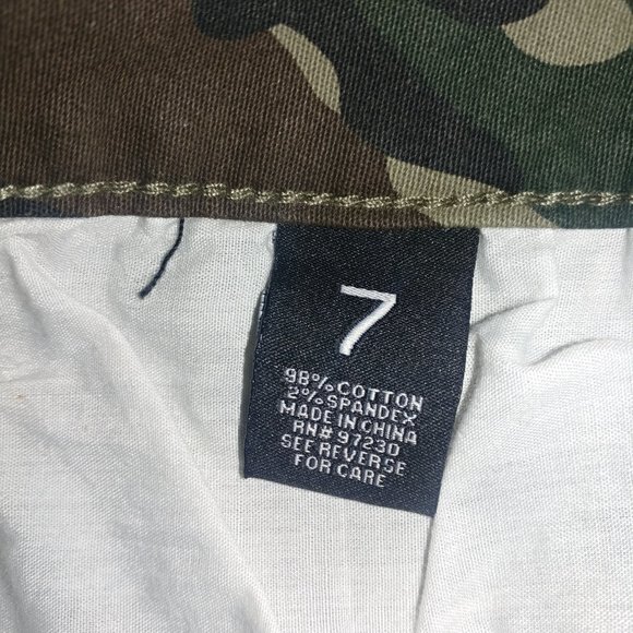 Almost Famous: Camo Print High Rise  Button Front Denim Mini Skirt - JR Size 7 - Picture 7 of 7